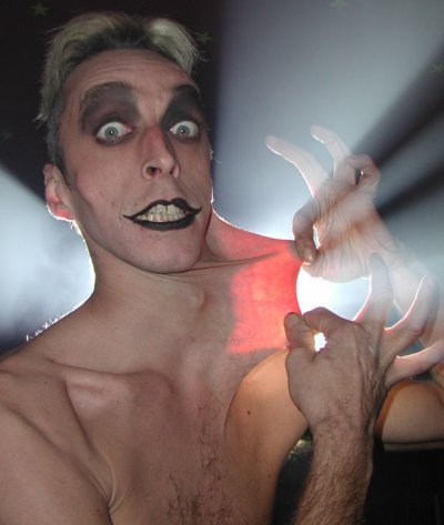 Garry Turner showing his incredibly stretchy skin